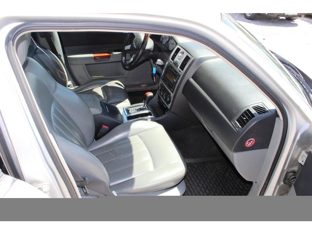 2005 Chrysler 300C - 13