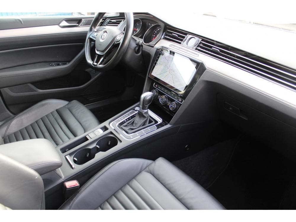 2017 Volkswagen Passat - 14