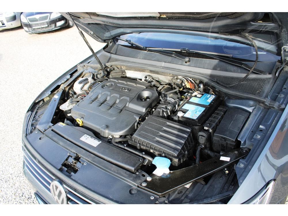 2017 Volkswagen Passat - 17