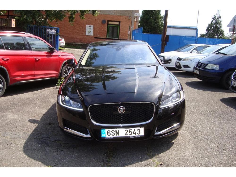 2016 Jaguar Xf - 3