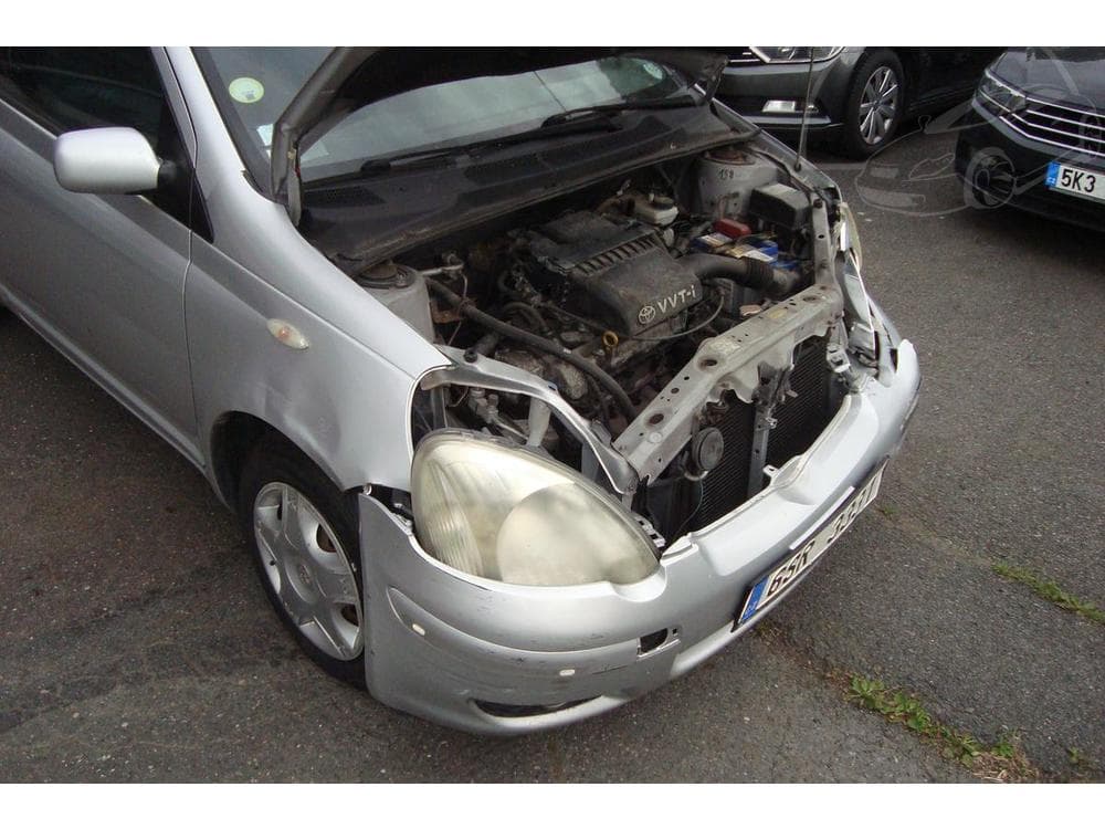 2005 Toyota YARIS - 11