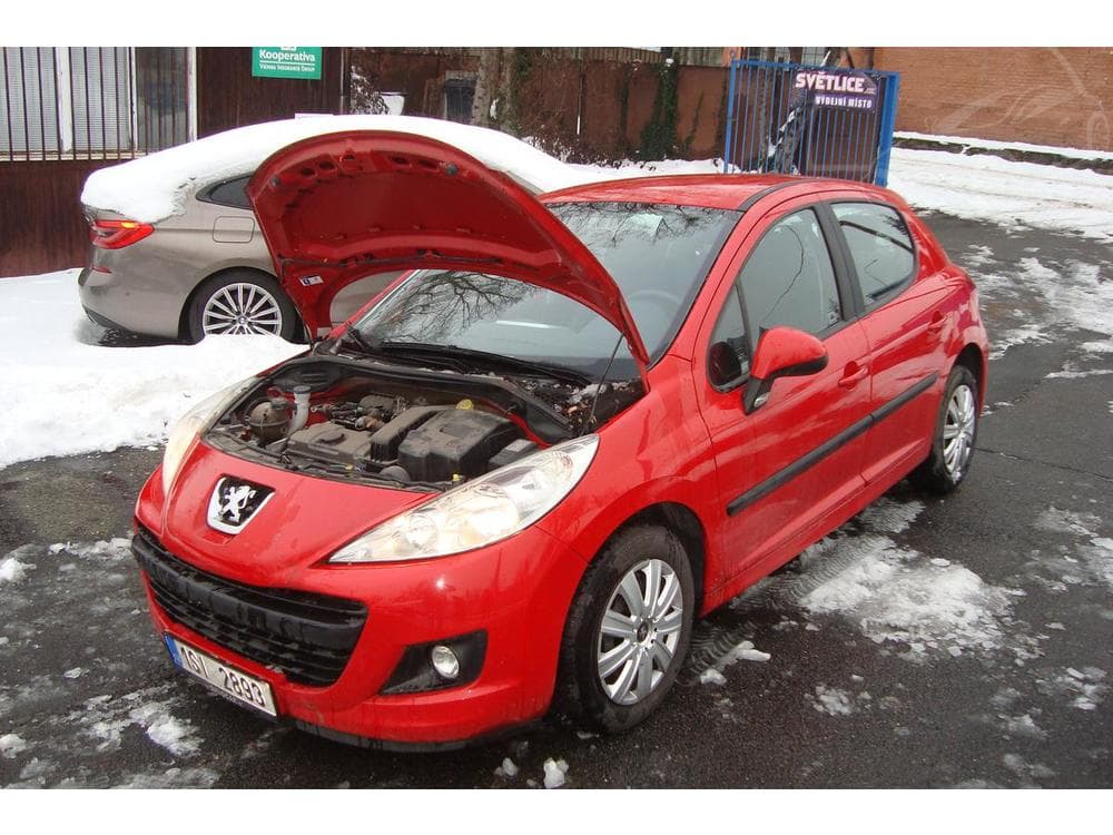 2010 Peugeot 207 - 11
