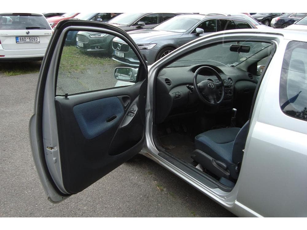 2005 Toyota YARIS - 14