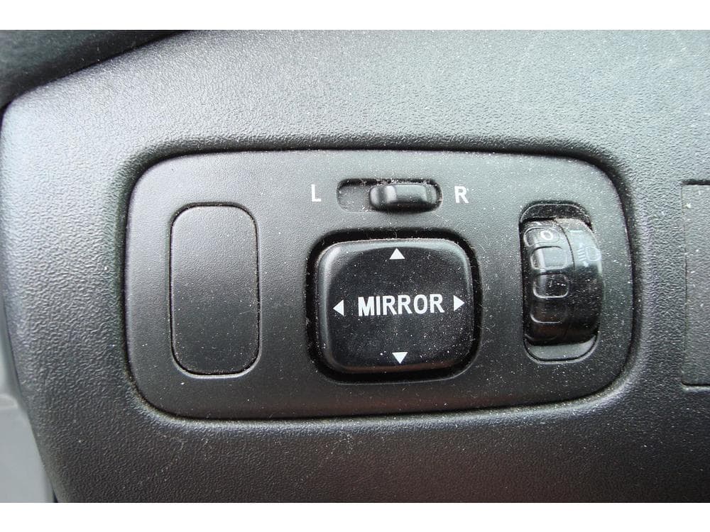 2005 Toyota YARIS - 19