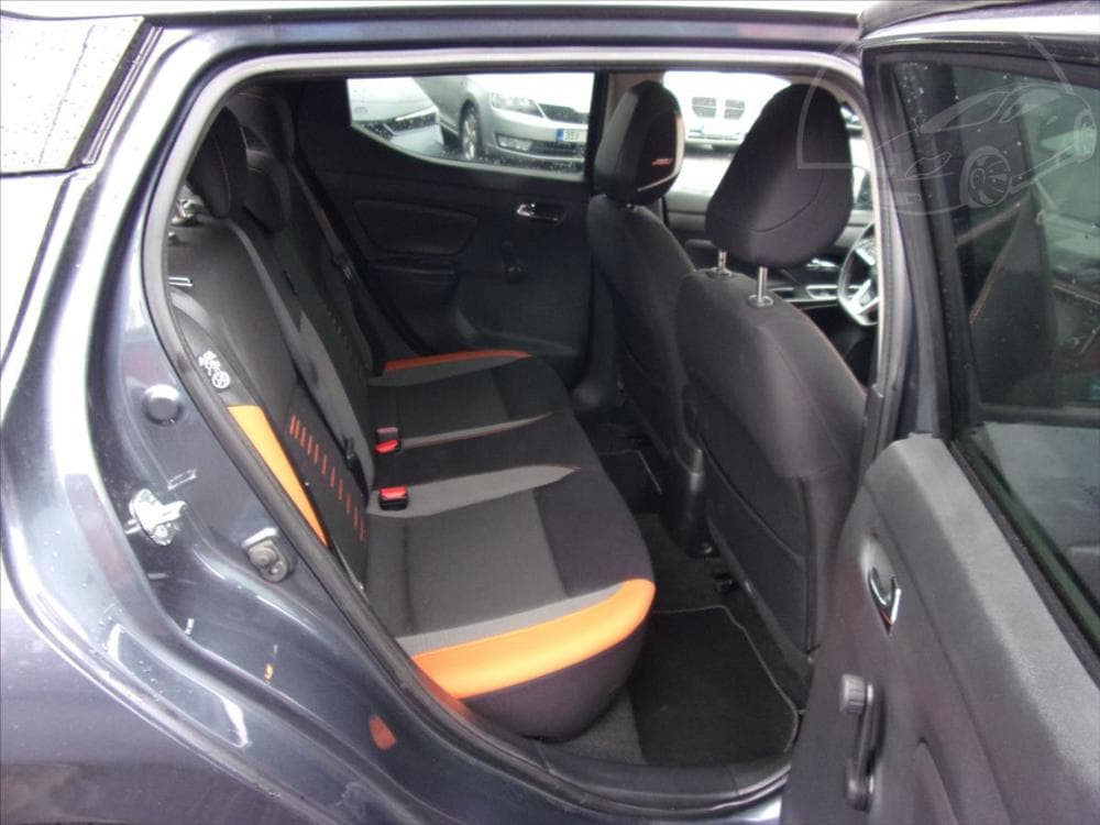 2017 Nissan MICRA - 12