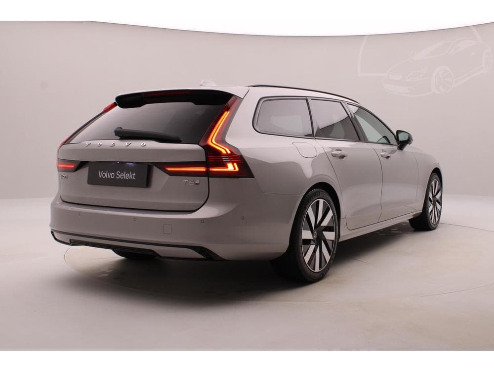 2025 Volvo V90 - 25