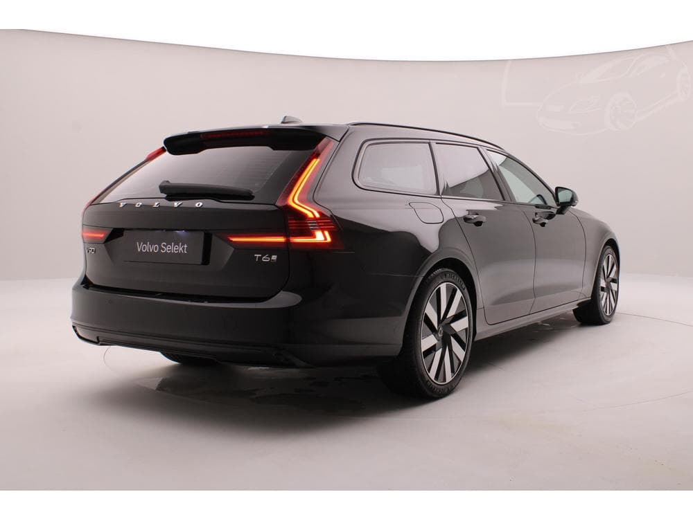 2025 Volvo V90 - 25