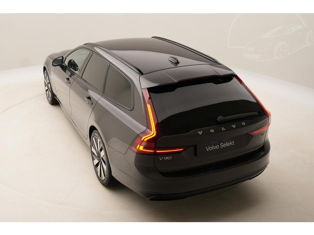 2025 Volvo V90 - 35