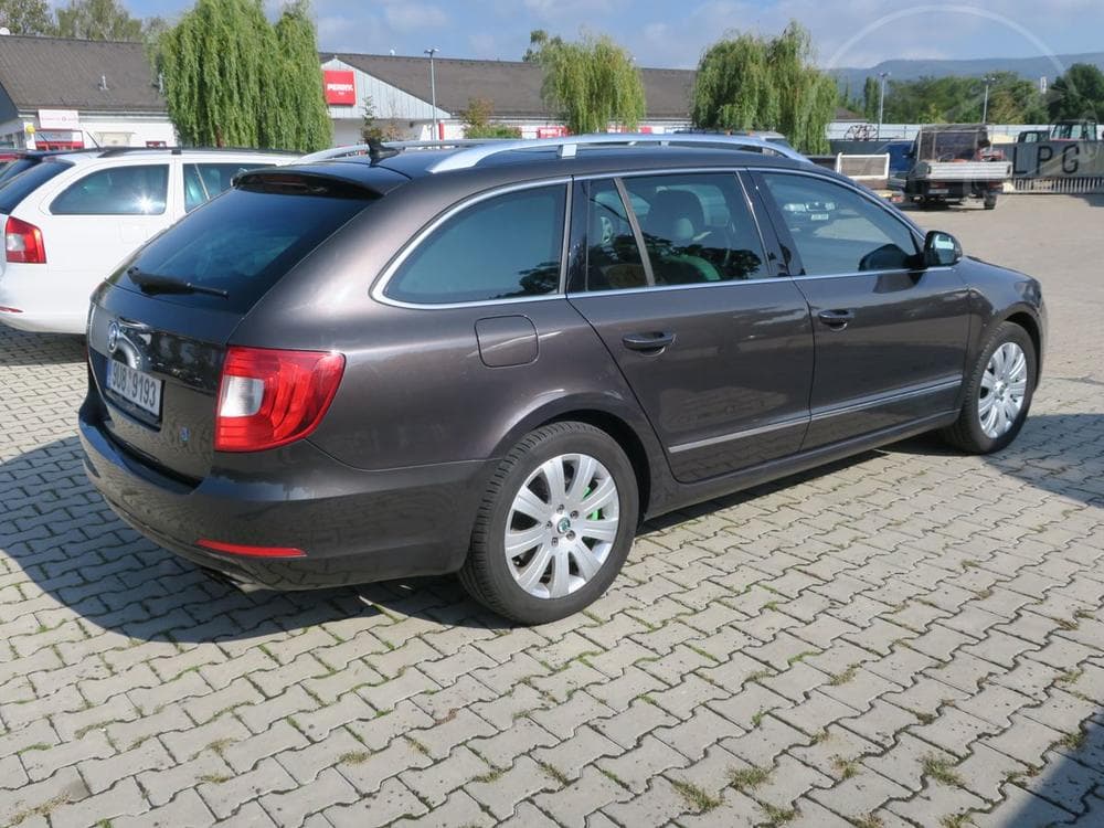2011 Škoda SUPERB - 7