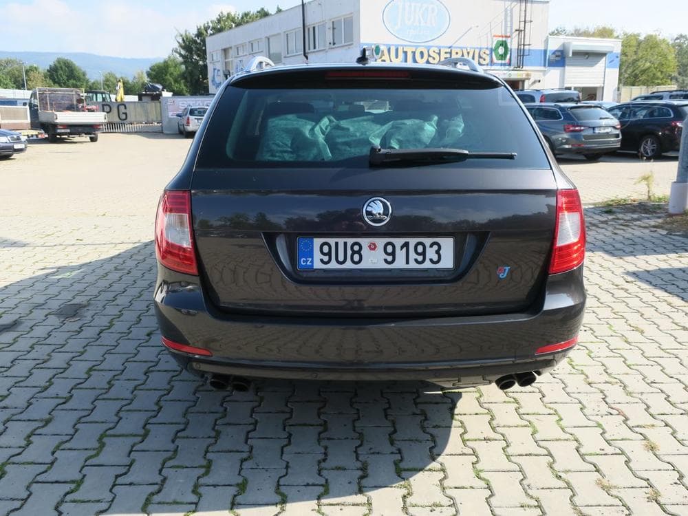 2011 Škoda SUPERB - 9