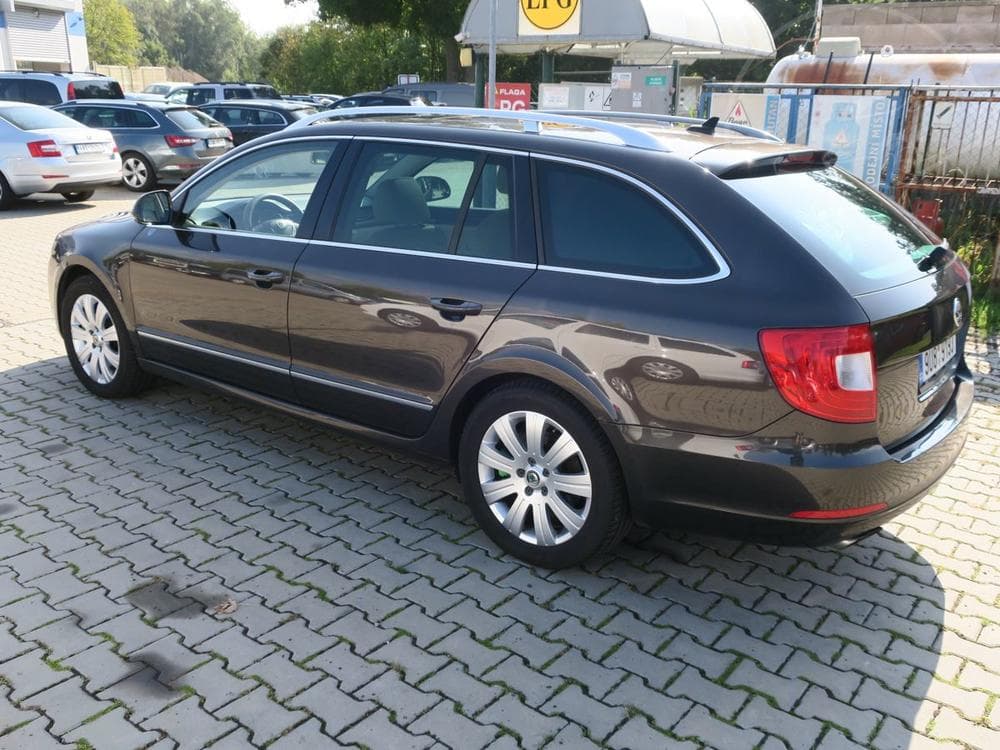 2011 Škoda SUPERB - 11