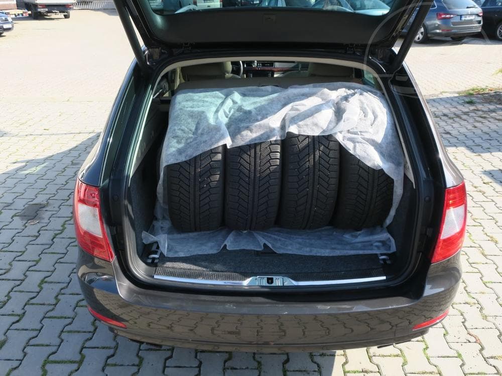2011 Škoda SUPERB - 13