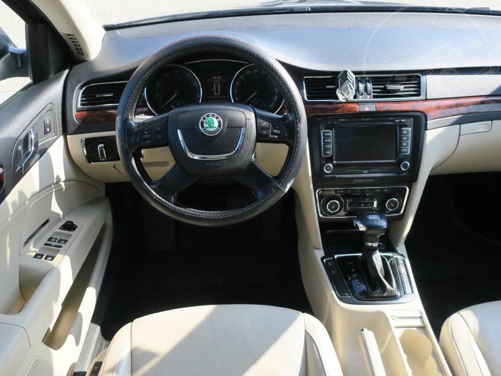 2011 Škoda SUPERB - 17