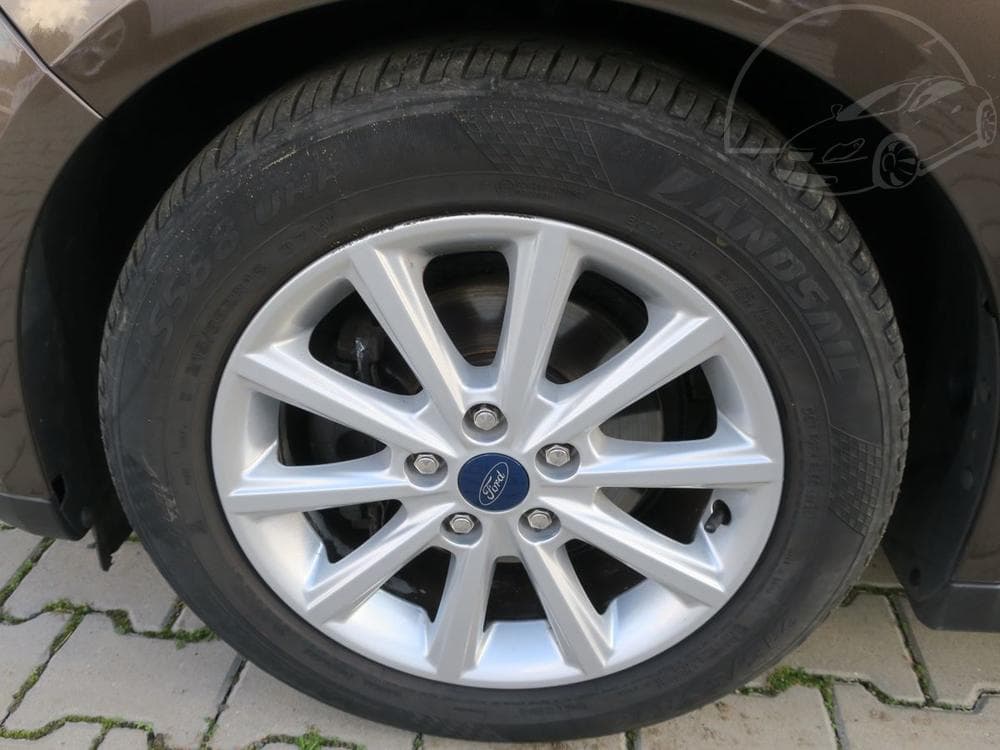 2015 Ford C-MAX - 16