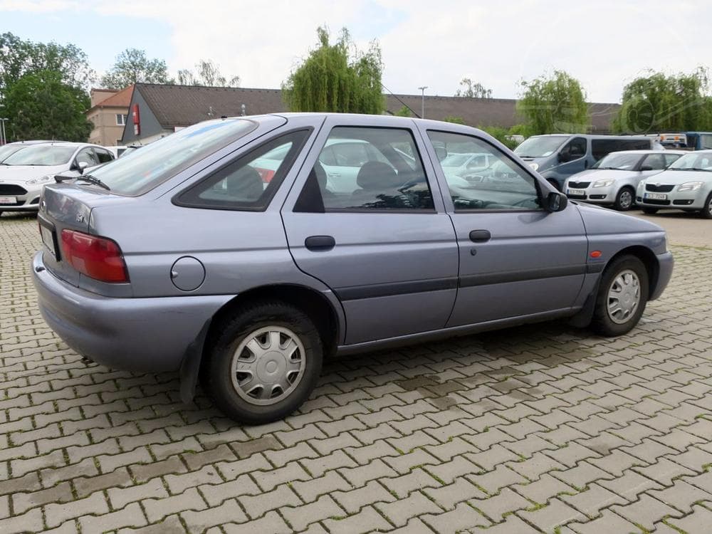 1998 Ford ESCORT - 4