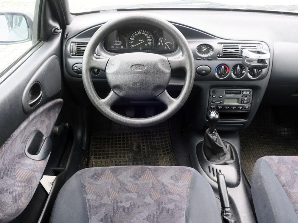 1998 Ford ESCORT - 9