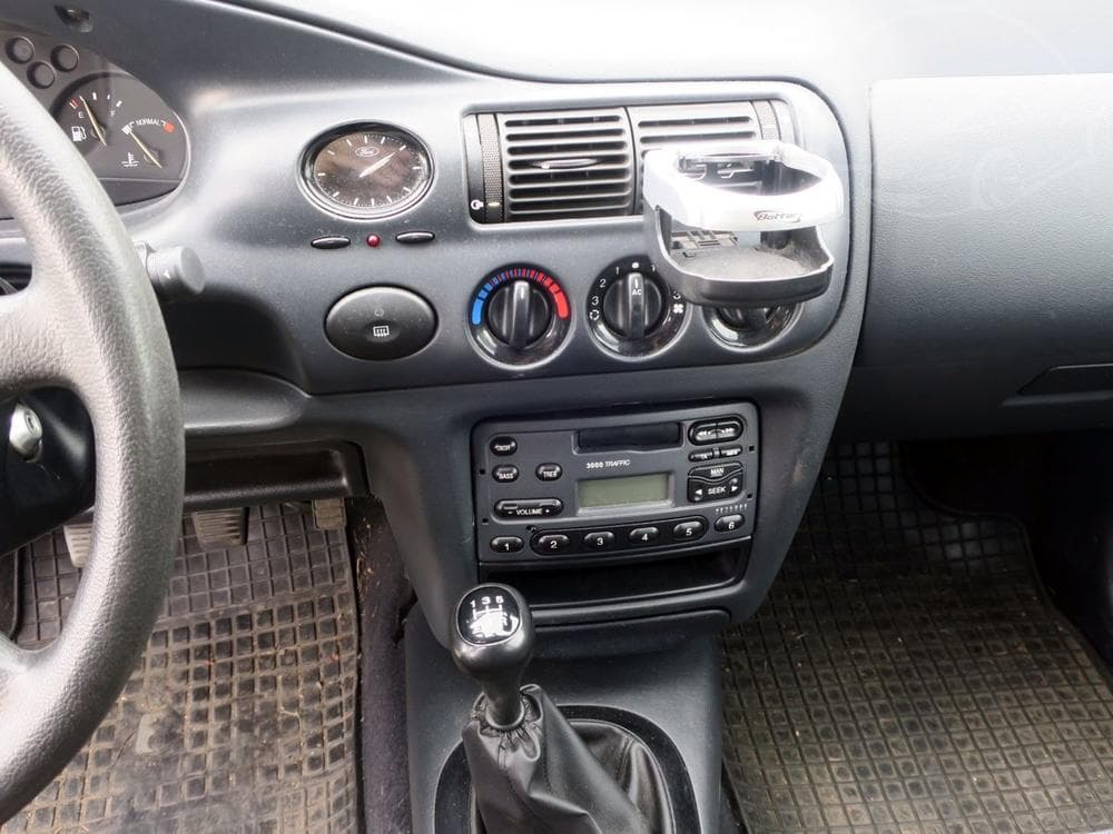 1998 Ford ESCORT - 12