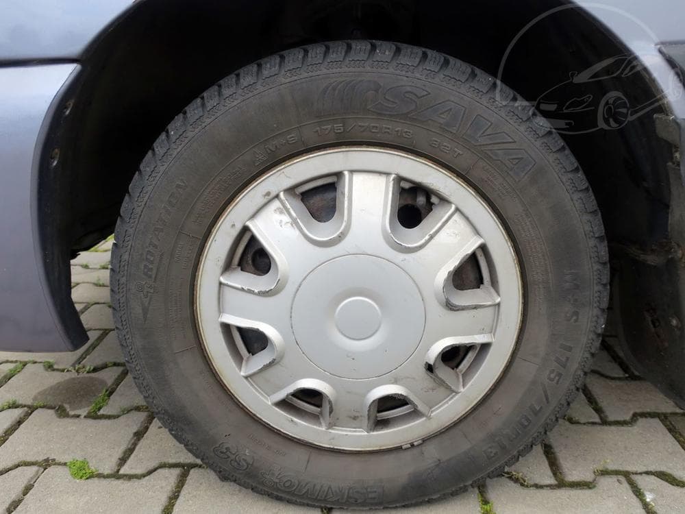 1998 Ford ESCORT - 13