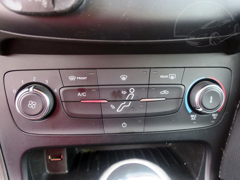 2015 Ford FOCUS - 25