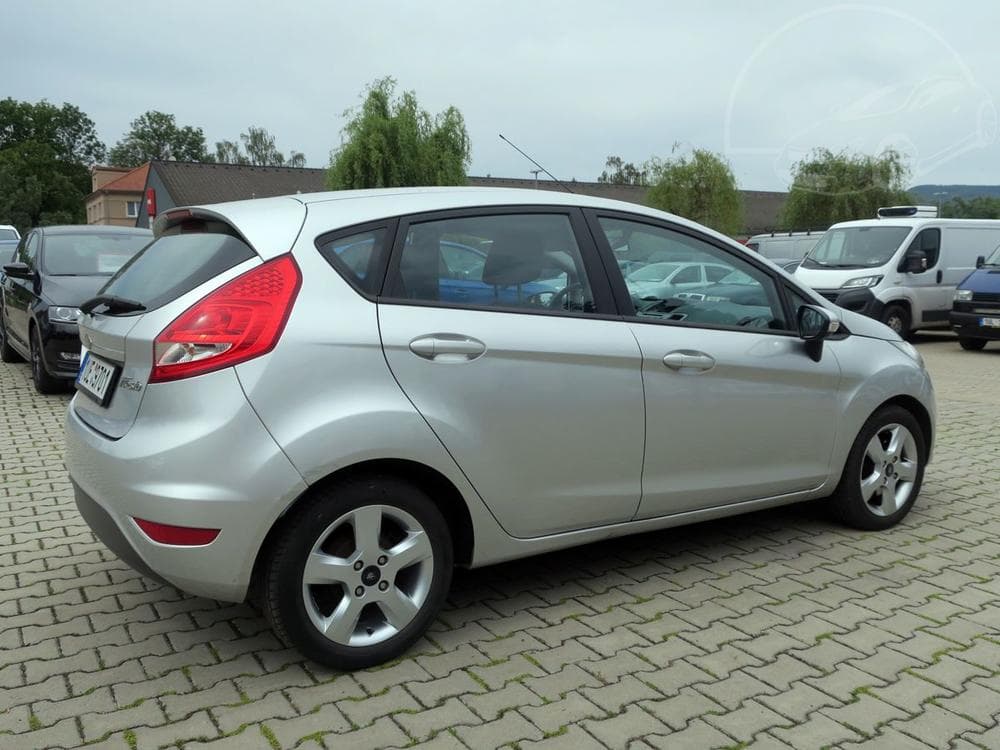 2010 Ford FIESTA - 4