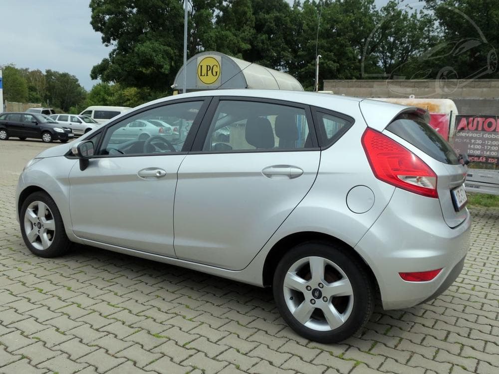 2010 Ford FIESTA - 6