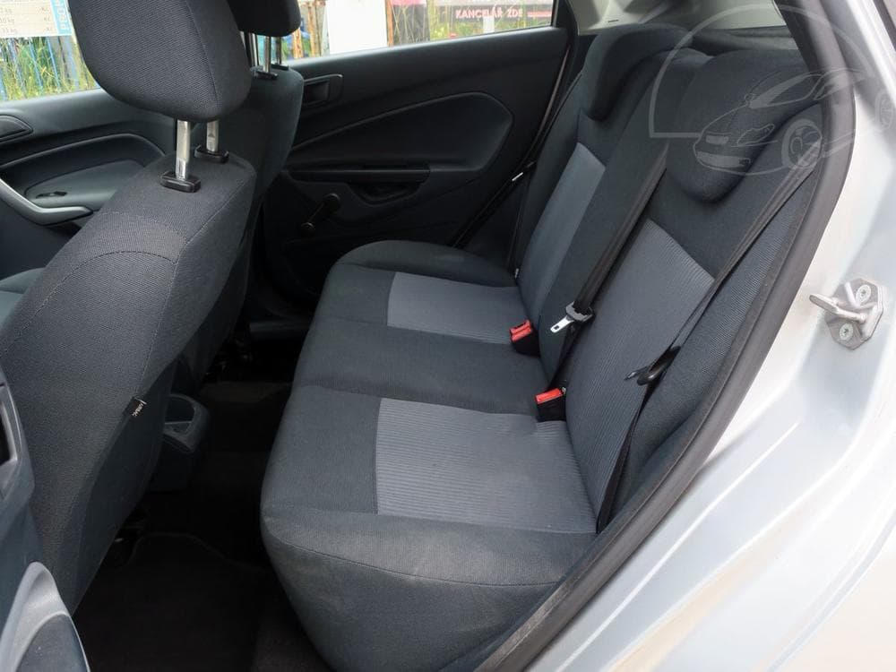 2010 Ford FIESTA - 8
