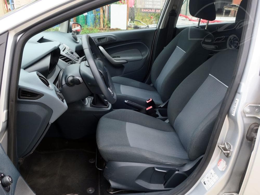 2010 Ford FIESTA - 10