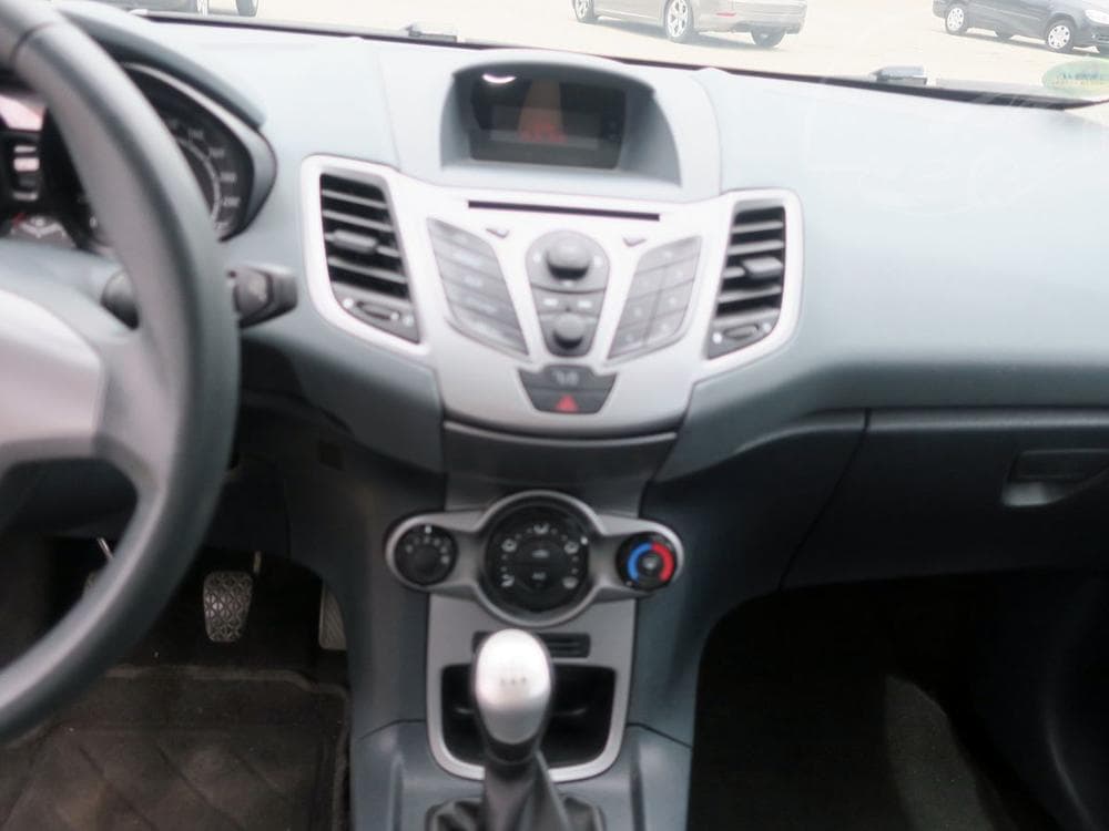 2010 Ford FIESTA - 12