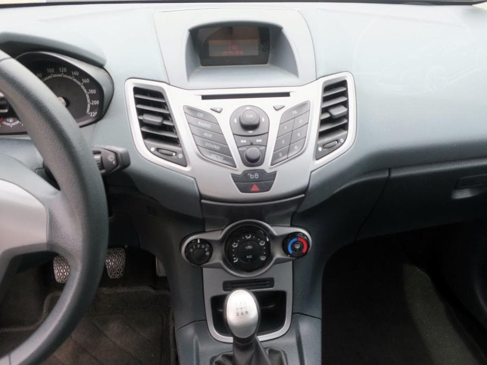 2010 Ford FIESTA - 13