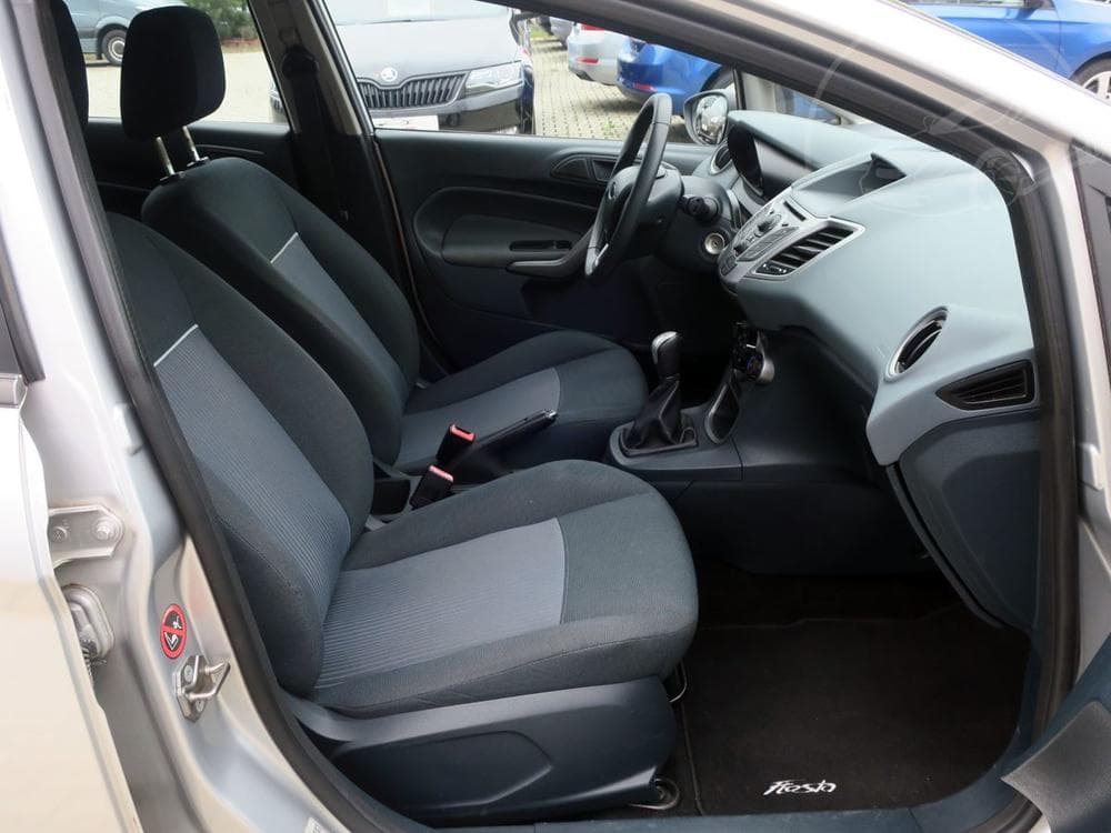 2010 Ford FIESTA - 17