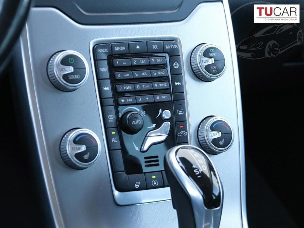 2015 Volvo V70 - 19