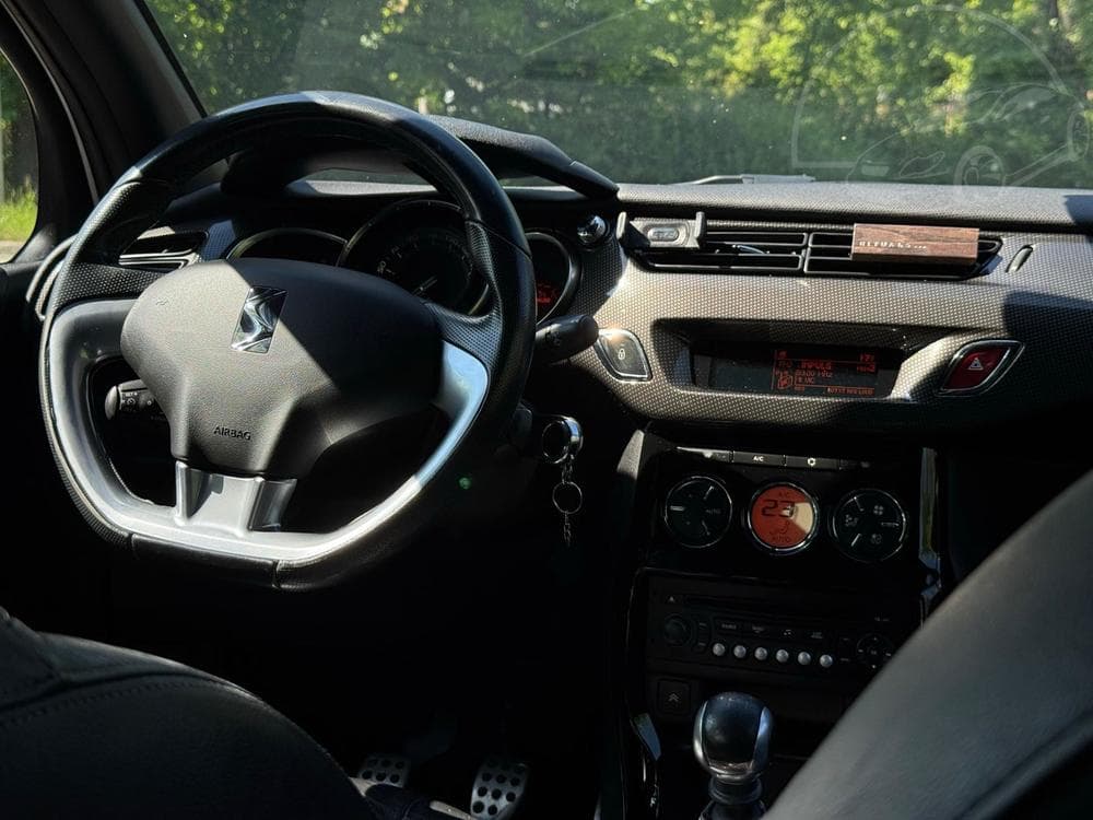 2011 Citroen DS3 - 11