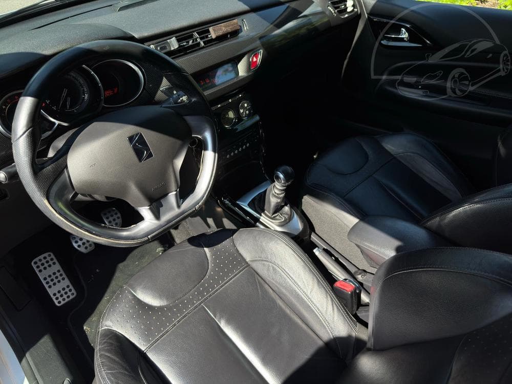 2011 Citroen DS3 - 14