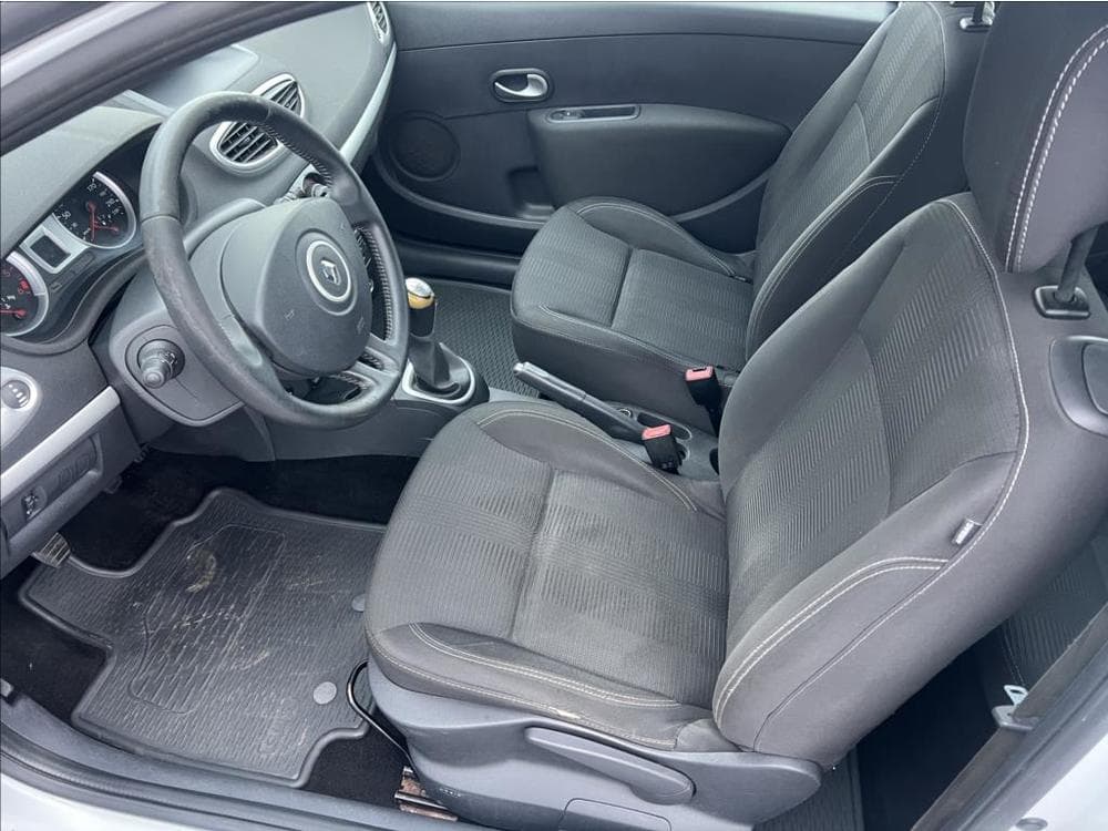 2012 Renault CLIO - 11