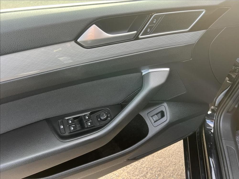 2022 Volkswagen PASSAT - 34
