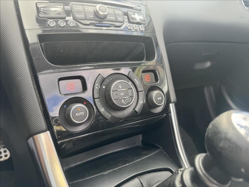 2012 Peugeot 308 - 27