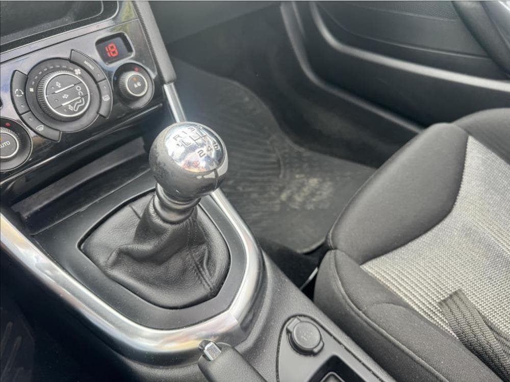 2012 Peugeot 308 - 31