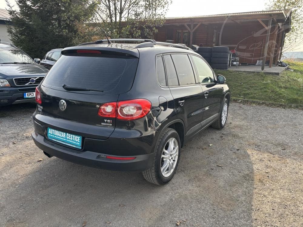 2011 Volkswagen TIGUAN - 6
