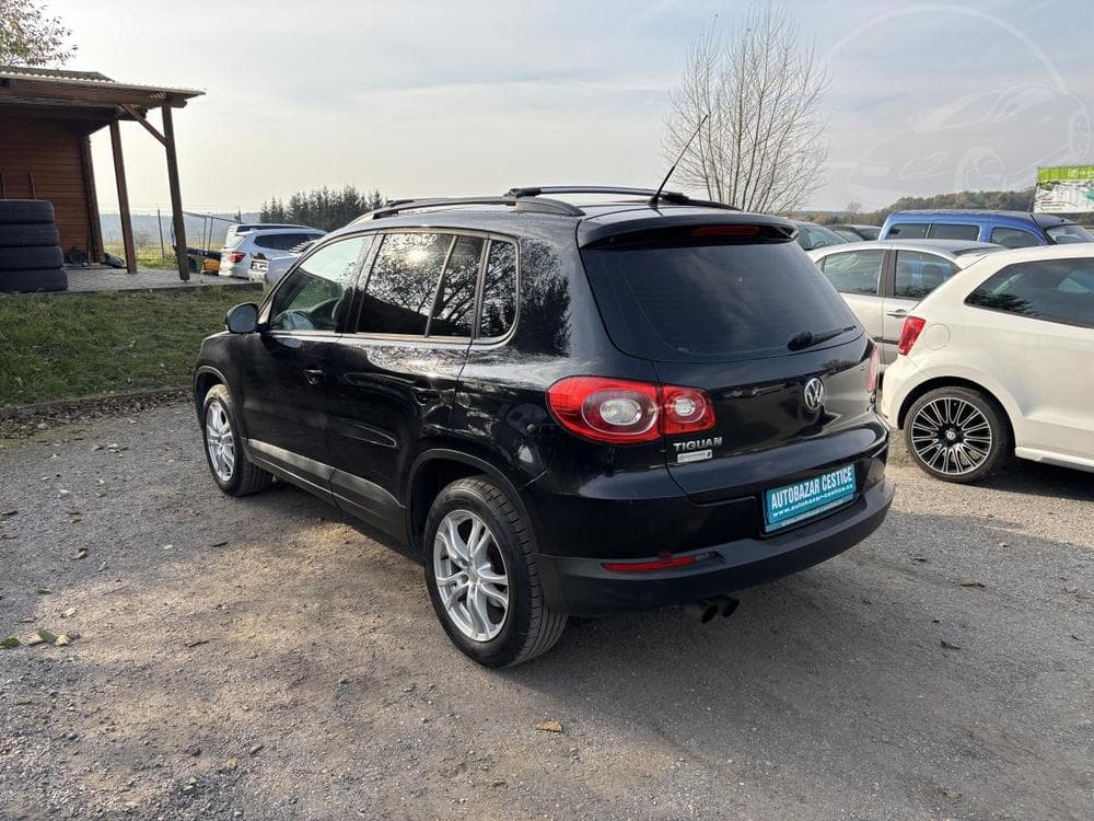2011 Volkswagen TIGUAN - 8