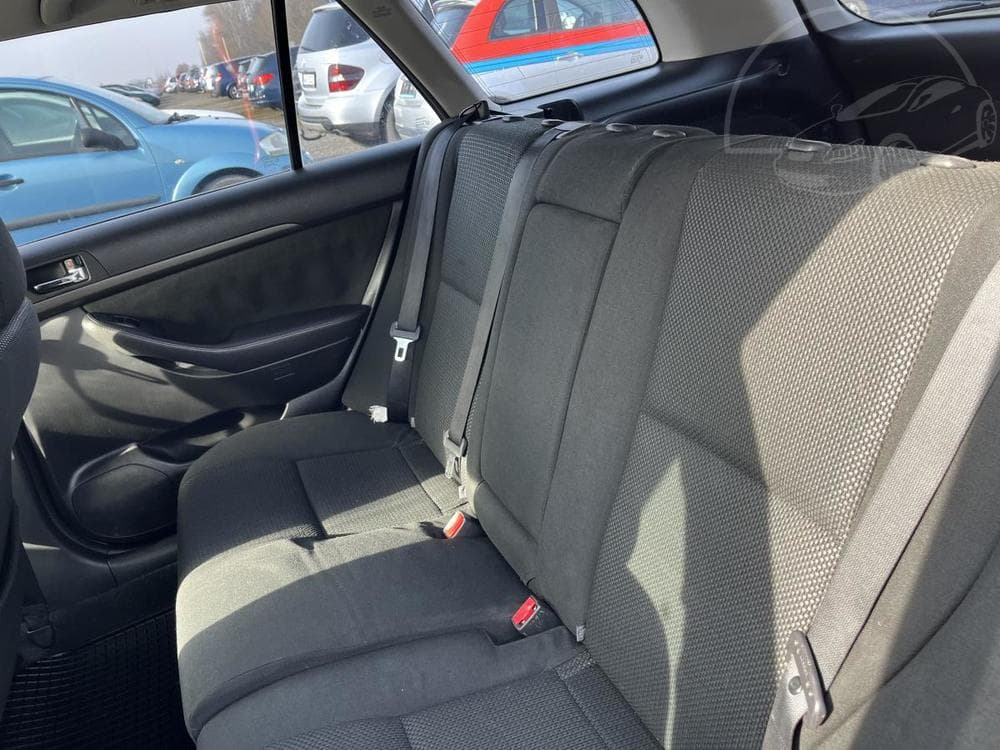 2006 Toyota AVENSIS - 9