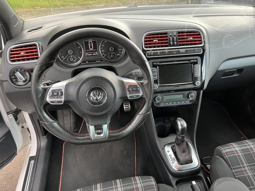 2010 Volkswagen POLO - 11