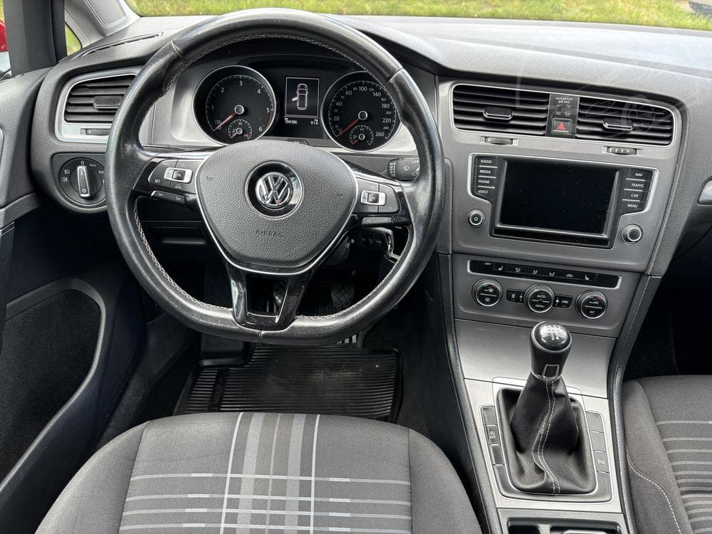 2015 Volkswagen Golf - 12