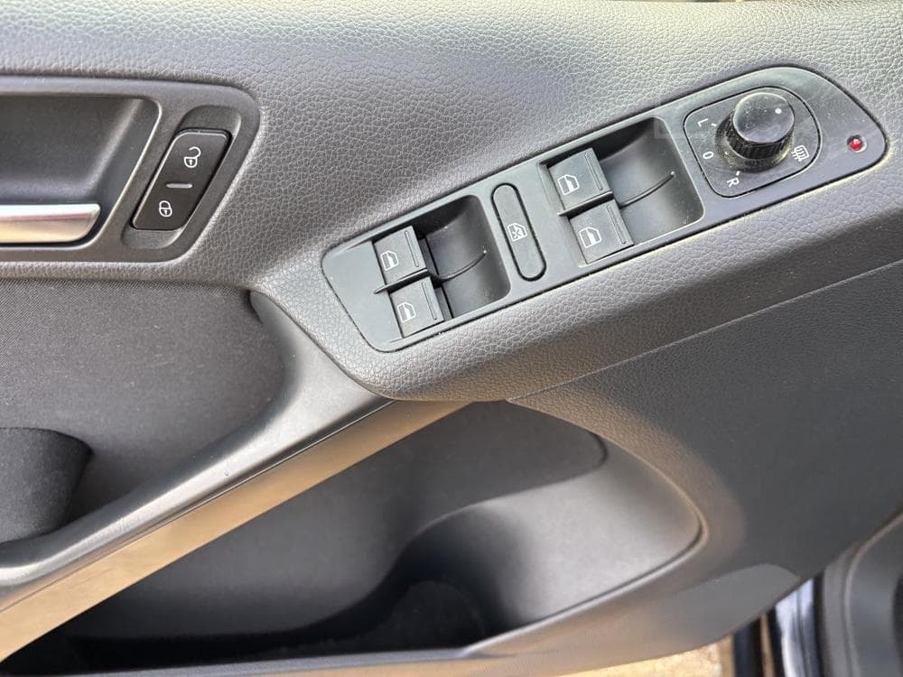 2011 Volkswagen TIGUAN - 14