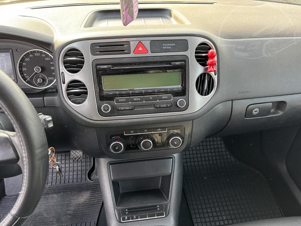 2011 Volkswagen TIGUAN - 17
