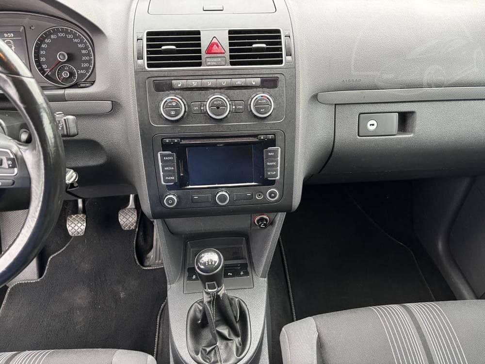 2013 Volkswagen Touran - 18