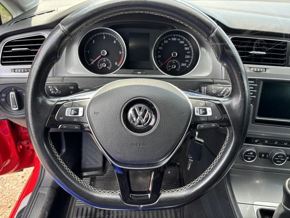 2015 Volkswagen Golf - 18