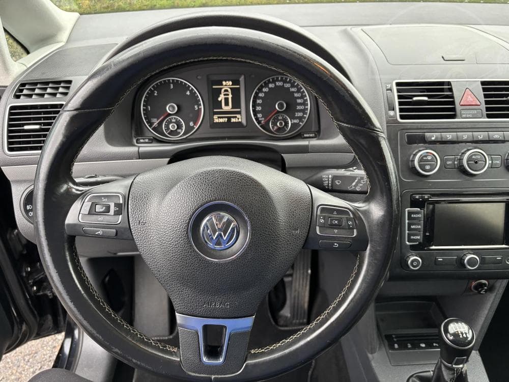 2013 Volkswagen Touran - 19