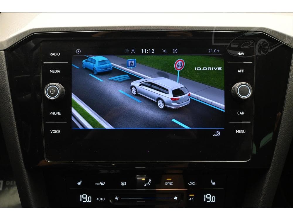 2022 Volkswagen PASSAT - 73