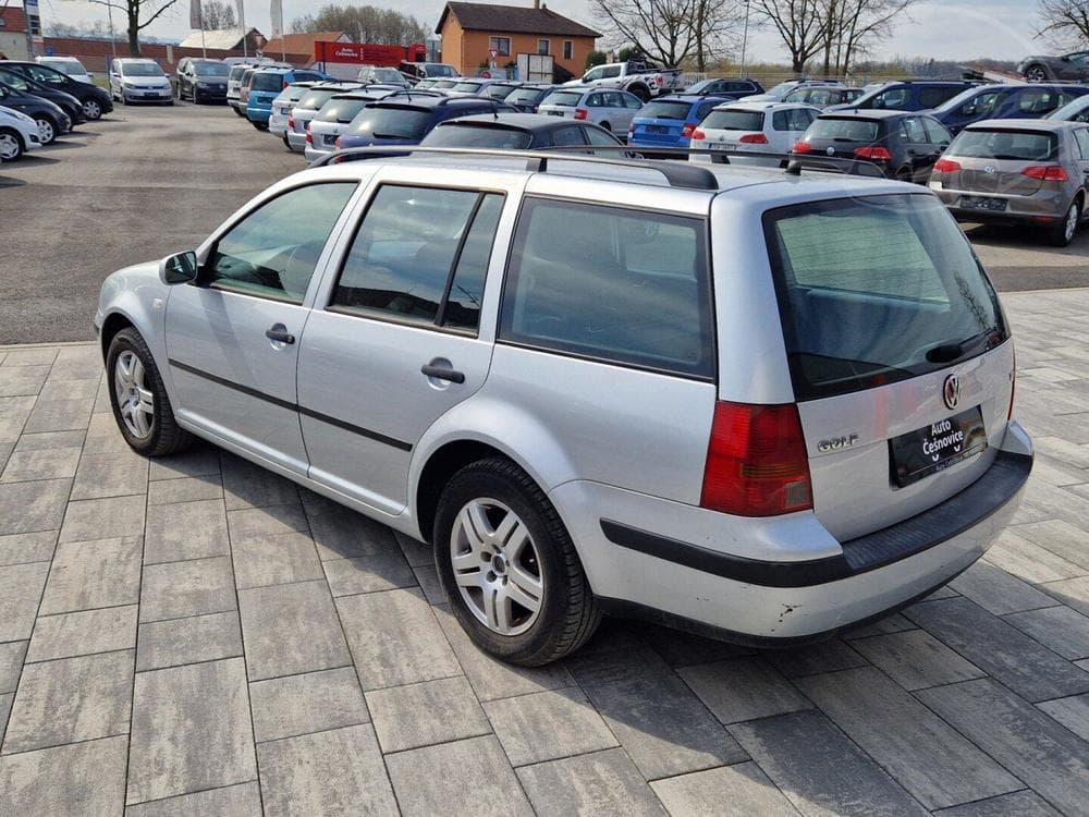 2003 Volkswagen Golf - 11
