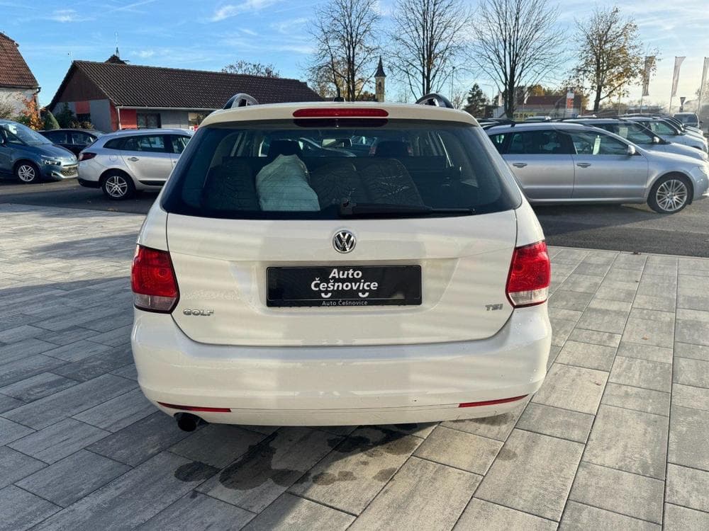 2013 Volkswagen Golf - 11